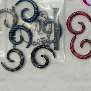 8g 🔥🔥Bundle deal 3 sets of 8g gauges plastic spiral tapers